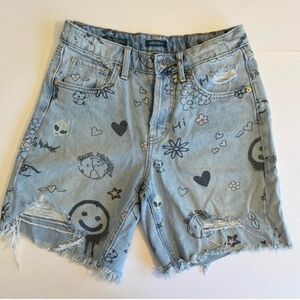Blue jean shorts with designs